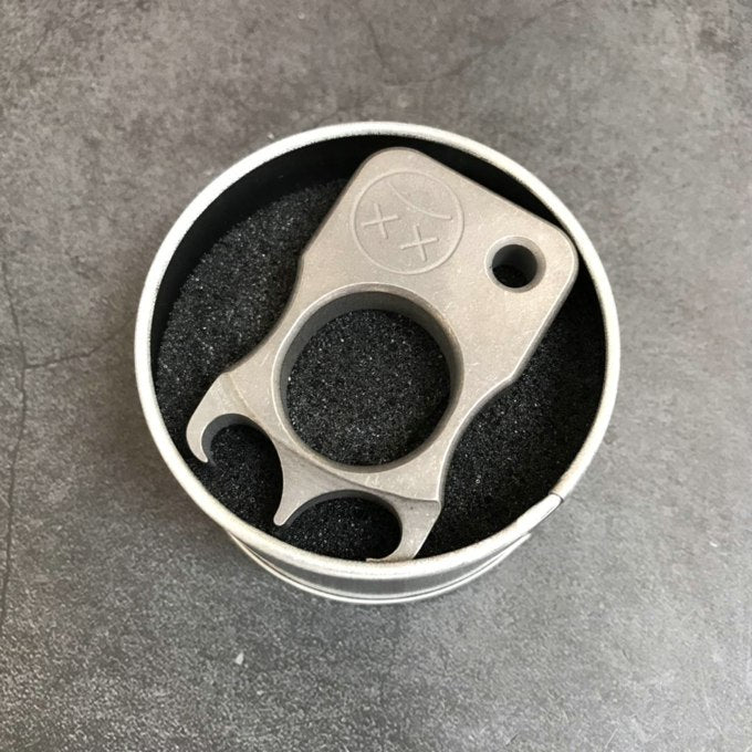 Titanium Alloy One-Finger Tool for Outdoor Multi-Functions