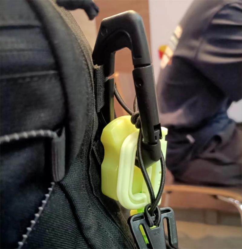 Fluorescent PA Plastic Single Hole Portable Outdoor EDC Tool