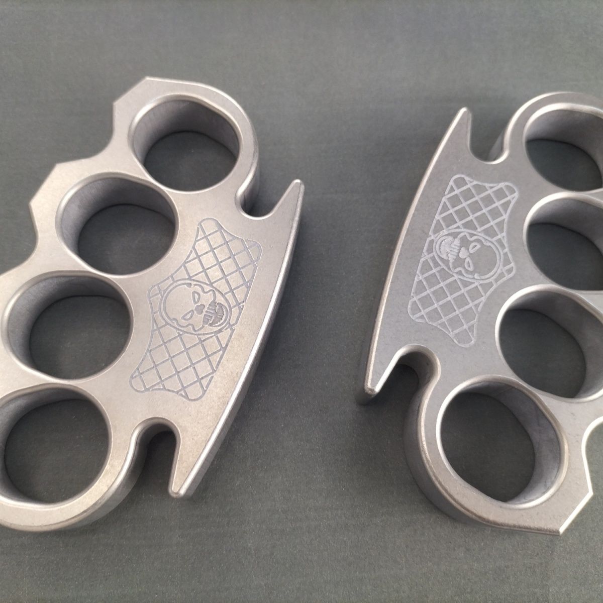 Stainless Steel Fine Wave and Large Hole Small Skull EDC Outdoor Tool