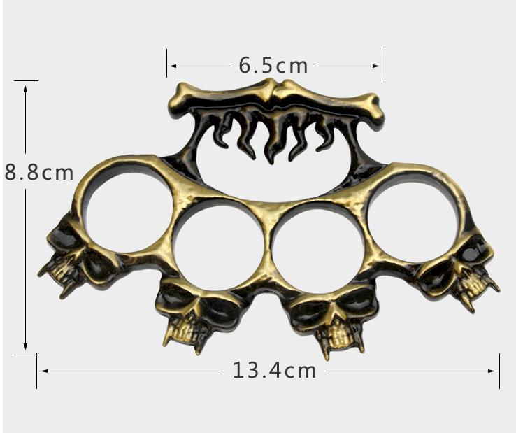 Flame Skull Design Four-Hole Outdoor Tool Made of Zinc Alloy