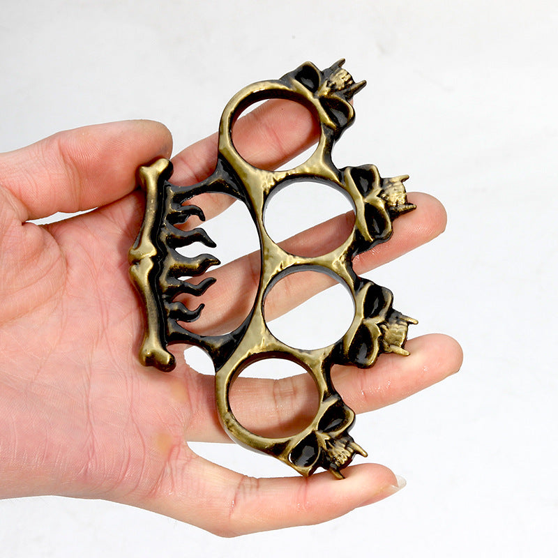 Flame Skull Design Four-Hole Outdoor Tool Made of Zinc Alloy