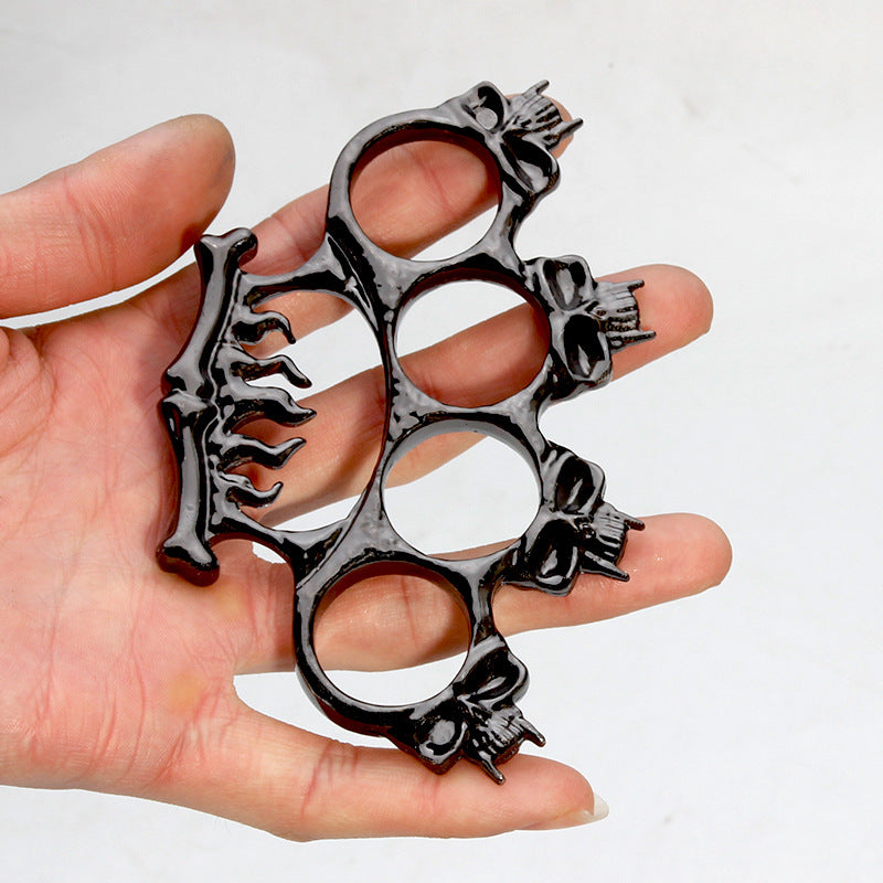 Flame Skull Design Four-Hole Outdoor Tool Made of Zinc Alloy