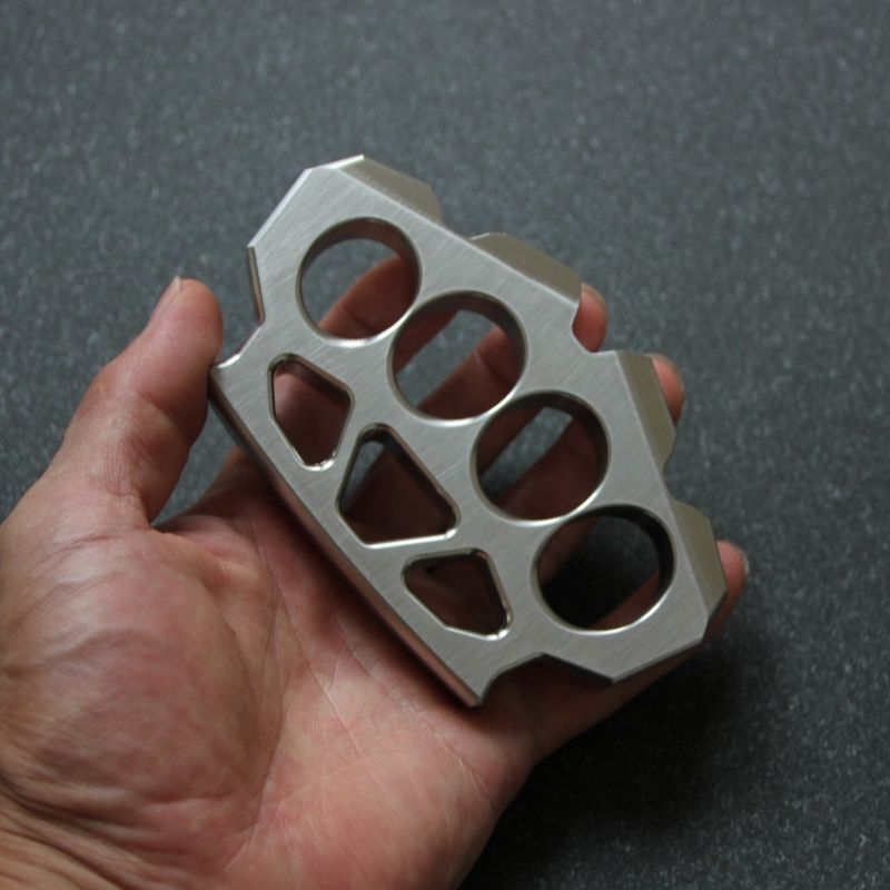 Creative Maple Leaf Style Tool in 304 Steel for Outdoor Use