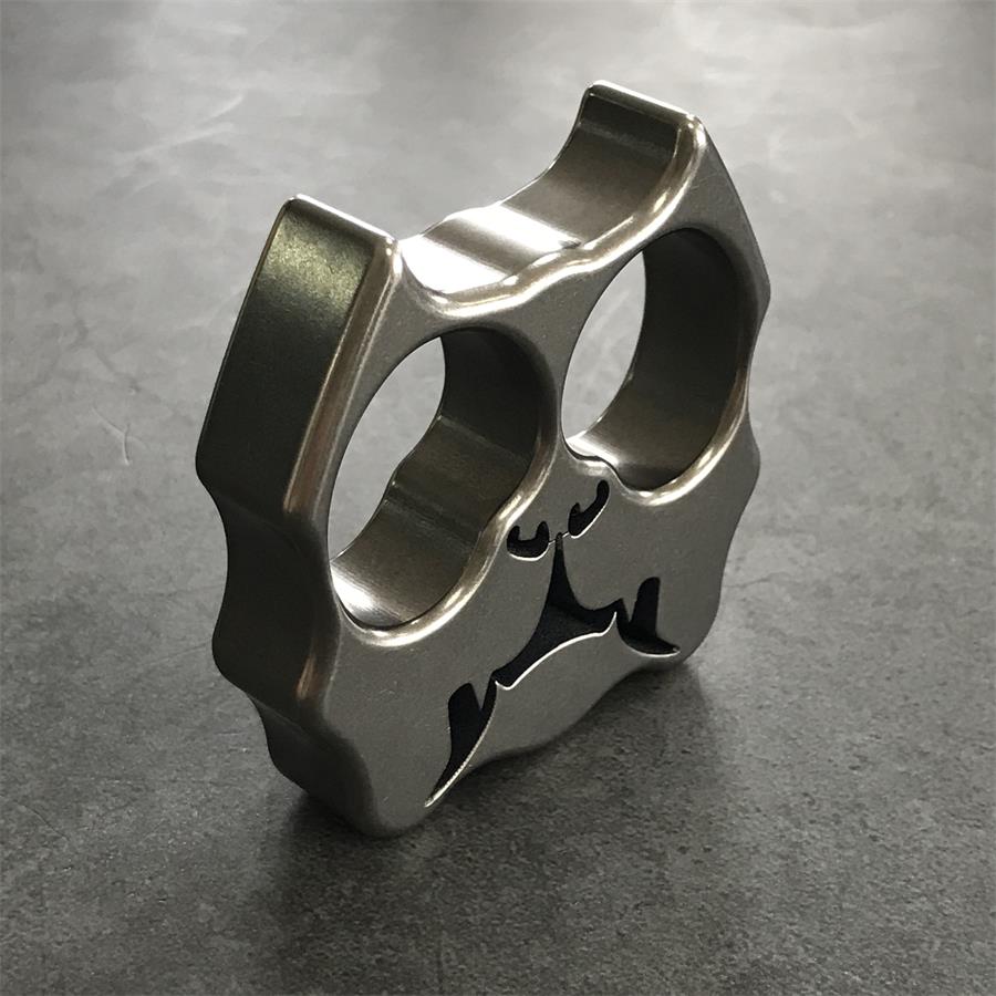 Titanium Dog Head Two-Hole Outdoor EDC Keychain Backpack Tool for Easy Carry