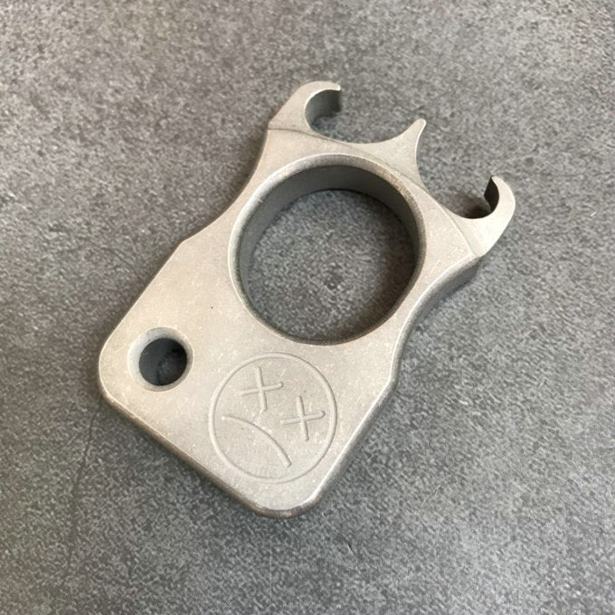 Titanium Alloy One-Finger Tool for Outdoor Multi-Functions