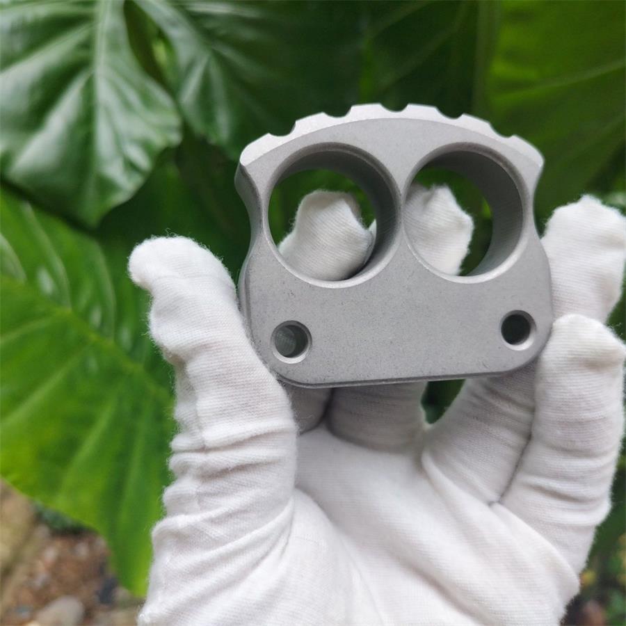 Portable EDC Tool with Skull Pattern and Thick Steel Build