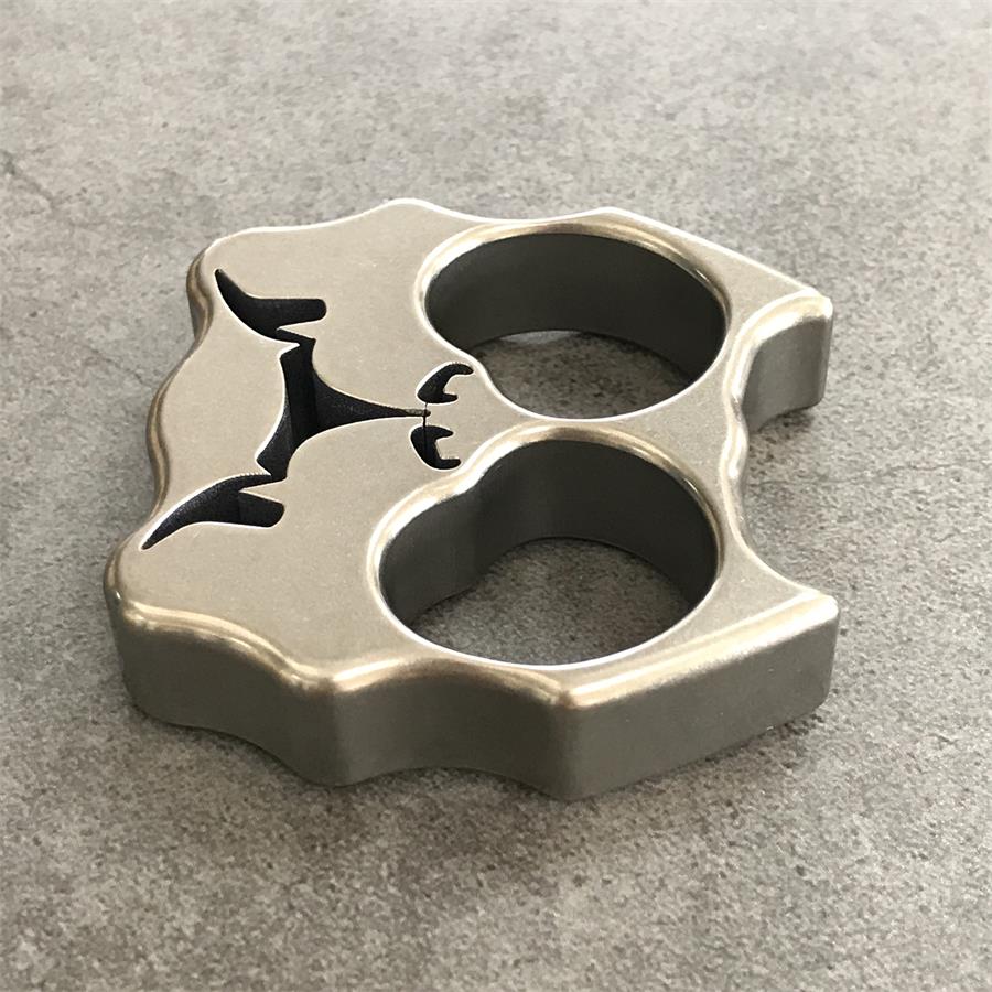 Titanium Dog Head Two-Hole Outdoor EDC Keychain Backpack Tool for Easy Carry