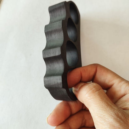 Outdoor EDC Tool with Carbon Fiber Pea Design
