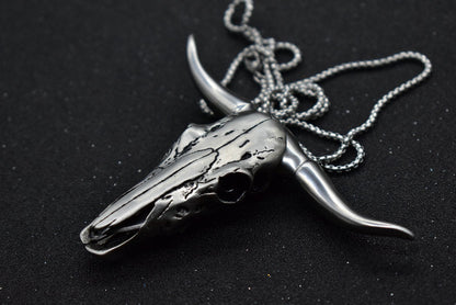 Outdoor Carry Tool with Bullhead Shape Crafted from Damascus Steel