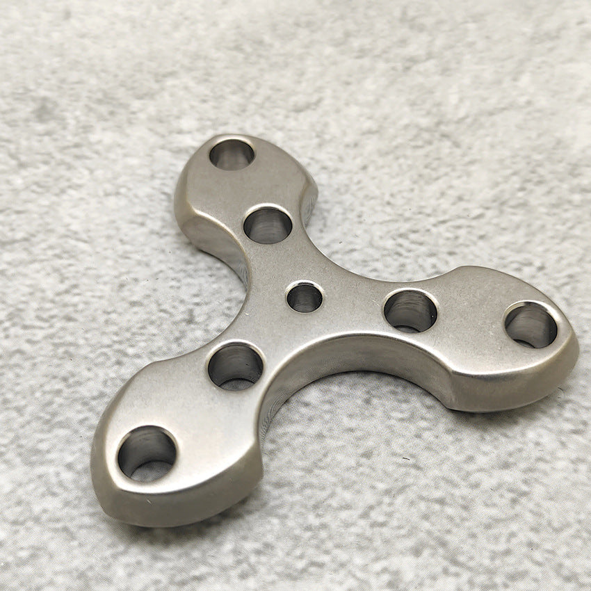 Necklace-Mounted EDC Tool Made of Titanium
