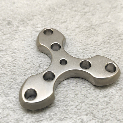 Necklace-Mounted EDC Tool Made of Titanium