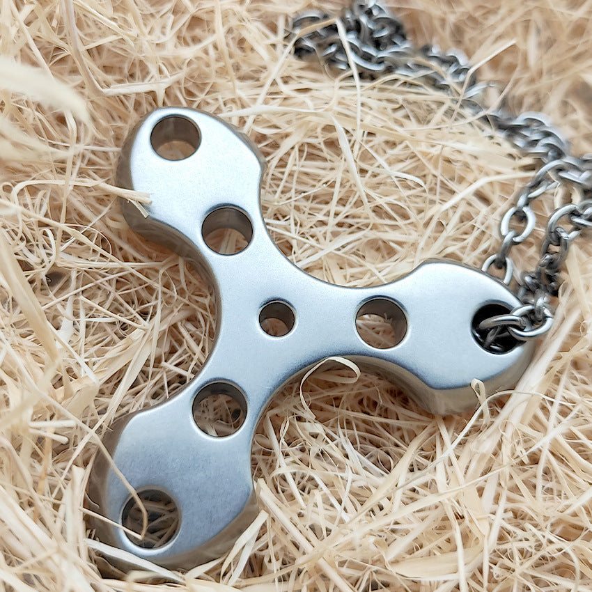 Necklace-Mounted EDC Tool Made of Titanium