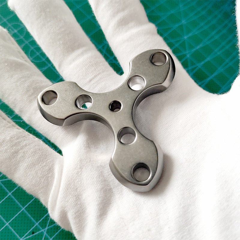 Necklace-Mounted EDC Tool Made of Titanium