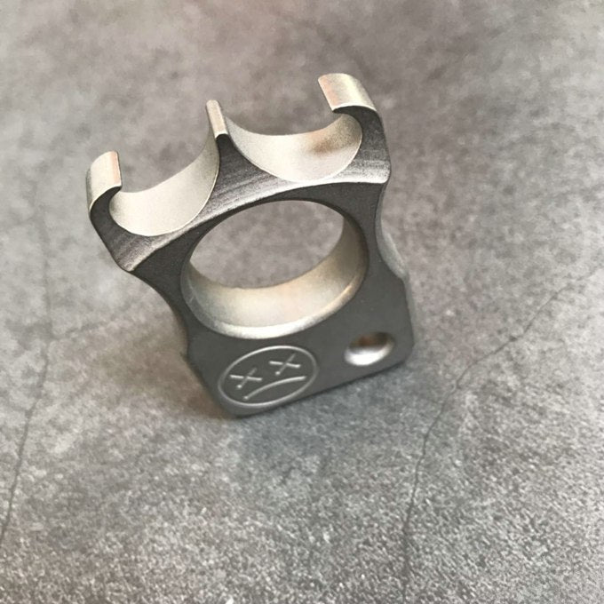 Titanium Alloy One-Finger Tool for Outdoor Multi-Functions