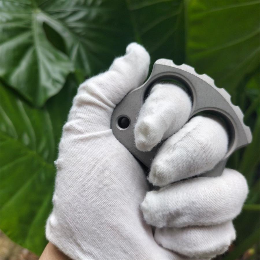 Portable EDC Tool with Skull Pattern and Thick Steel Build