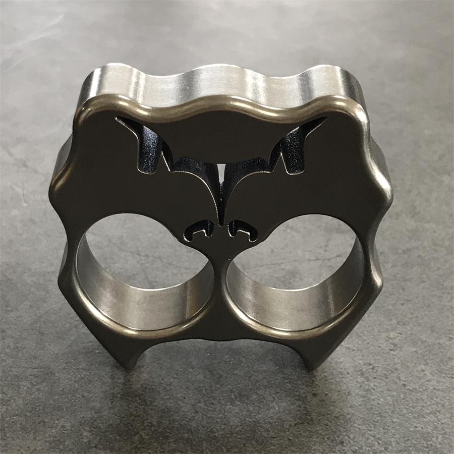 Titanium Dog Head Two-Hole Outdoor EDC Keychain Backpack Tool for Easy Carry