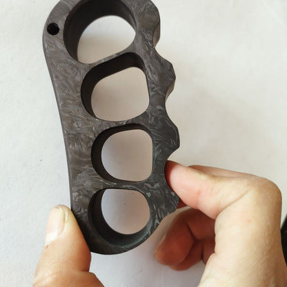 Outdoor EDC Tool with Carbon Fiber Pea Design
