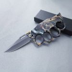Outdoor Self Defense Folding Knife with Wooden Handle and Knuckle Protection - 图片 3