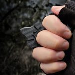 Ultra-Durable Carbon Fiber Knuckle Duster for Single Finger Self Defense - 图片 6