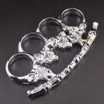 Demon-Inspired White Bone Knuckle Duster for Self-Protection - 图片 2