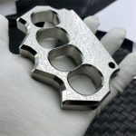 Sturdy Steel EDC Tool with Engraved Knuckle Duster - 图片 3
