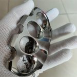 Polished Titanium Knuckle Duster with Sleek Reflective Surface - 图片 4
