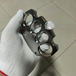 Robust Knuckle Duster Self-Defense Tool for Daily Carry and Protection - 图片 4