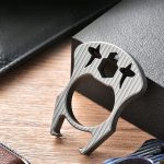 Titanium MultiTool Keychain for All-in-One EDC Knuckle Duster Functionality - 图片 2