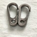 Titanium Spring-Loaded Keychain Carabiner Multi-Tool with EDC Flashlight - 图片 5