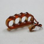 Large Amber Pea Knuckle Duster Defense EDC Tool - 图片 2