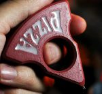 Multi-material Pizza Knuckle Duster Modeling EDC Tool - 图片 4