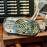 White Moonlight Shell EDC Push Spinner - 图片 3