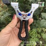 Metal Slingshot with Laser Sight and LED Outdoor Shooter - 图片 5