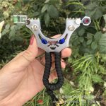LED Equipped Metal Slingshot with Laser Sight for Outdoor Use - 图片 3