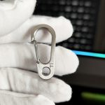 Titanium Spring Carabiner Keychain EDC Flashlight Clip Multi Tool - 图片 7