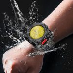 High-Intensity Outdoor Flashlight with Built-In Tools - 图片 4