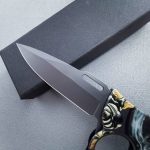 Outdoor Self Defense Folding Knife with Wooden Handle and Knuckle Protection - 图片 2