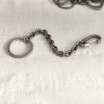 Titanium Spring-Loaded Keychain Carabiner Multi-Tool with EDC Flashlight - 图片 2