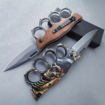 Outdoor Self Defense Folding Knife with Wooden Handle and Knuckle Protection - 图片 5